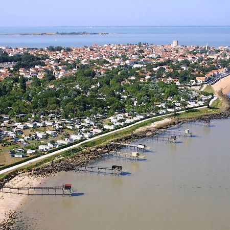 Mobil-Home A Fouras : Proche Plage, 2 Chambres, Tv, Plancha, Parking, Ideal Famille - Fr-1-709-58 Exterior photo