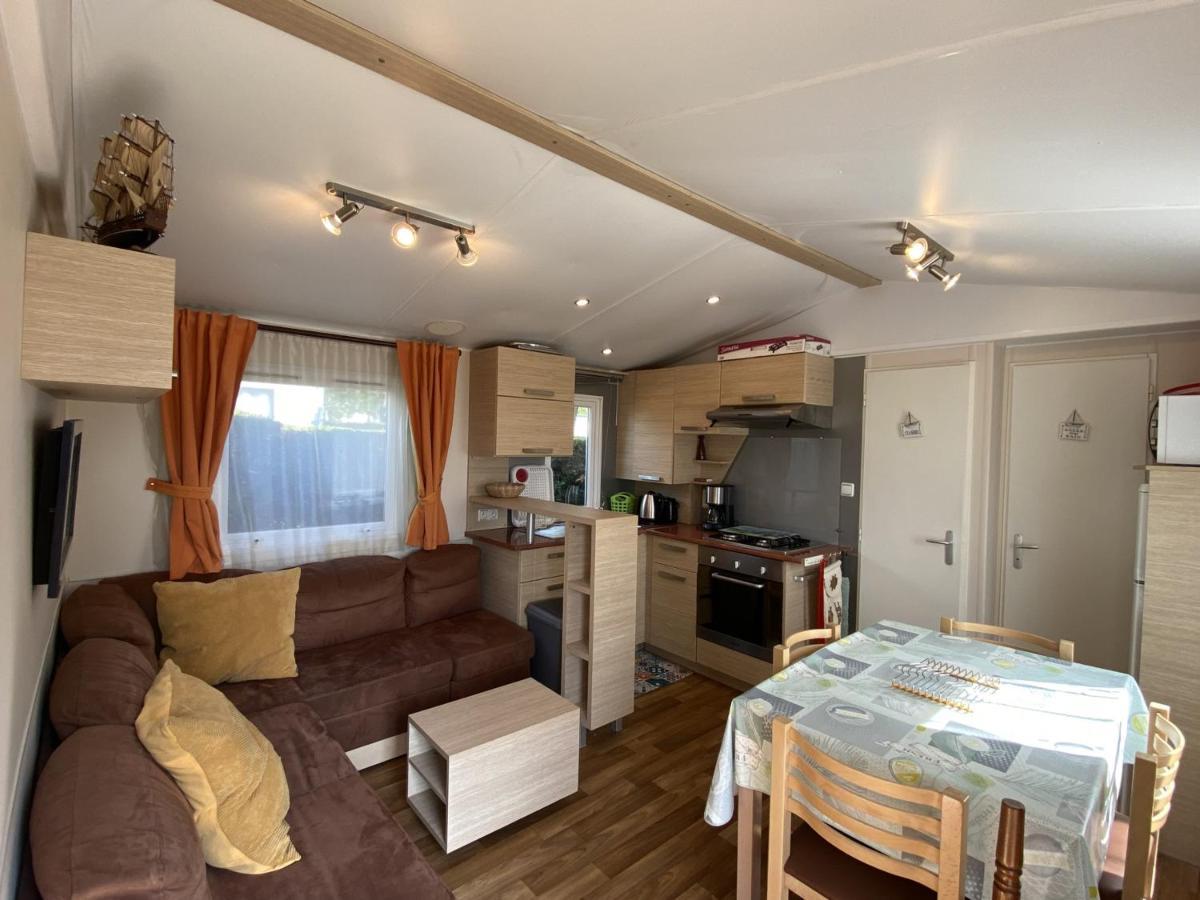 Mobil-Home A Fouras : Proche Plage, 2 Chambres, Tv, Plancha, Parking, Ideal Famille - Fr-1-709-58 Exterior photo