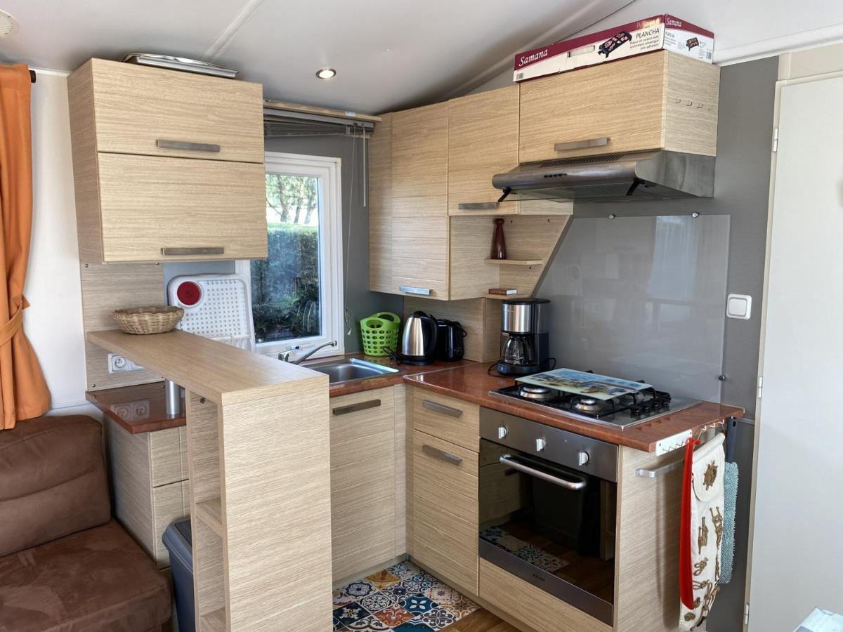Mobil-Home A Fouras : Proche Plage, 2 Chambres, Tv, Plancha, Parking, Ideal Famille - Fr-1-709-58 Exterior photo